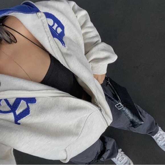 ADIKA Zip up - Picture 3 of 4